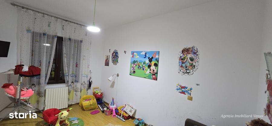 Casă cu 5 camere cu Teren 750 Mp în Mihai Eminescu