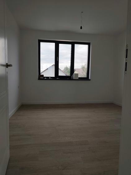 Casă individuală cu 4 camere cu Canalizare în Gulia