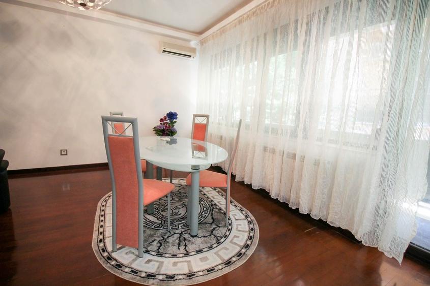 Apartament cu 4 camere semidecomandat, mobilat în Iancu Nicolae