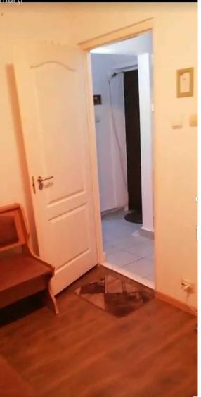 Apartament cu 3 camere semidecomandat în Sud