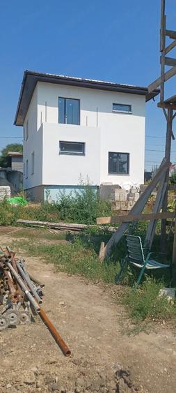 Casă cu Teren 450 Mp în Breazu