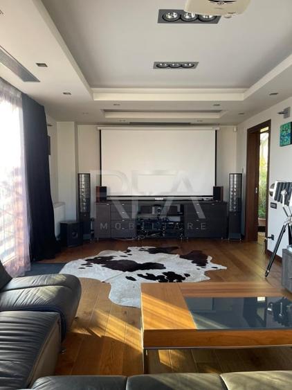 Apartament cu 5 camere decomandat în Matei Voievod