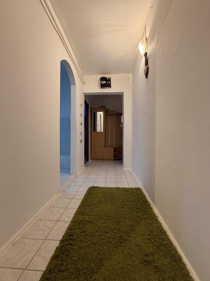 Apartament cu 3 camere semidecomandat, mobilat în Girocului