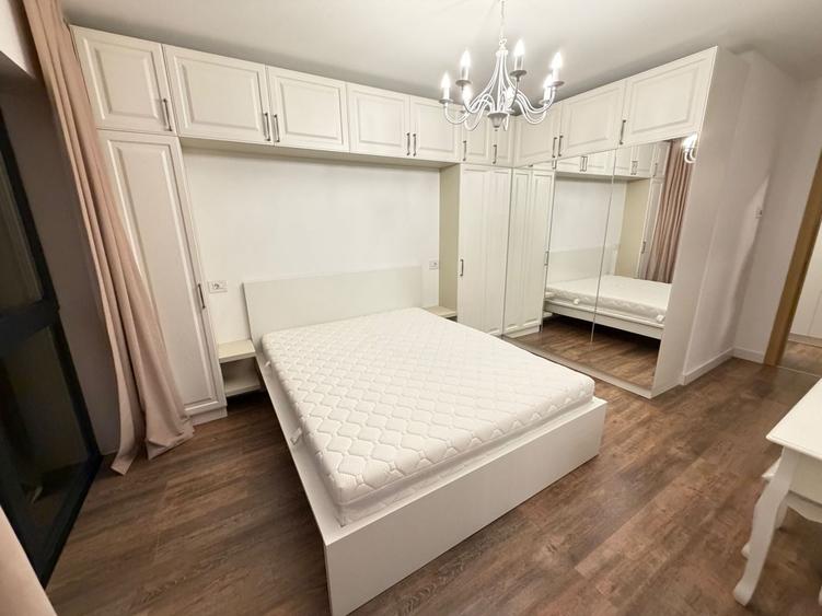 Apartament cu 3 camere decomandat, mobilat în P-ta Presei Libere