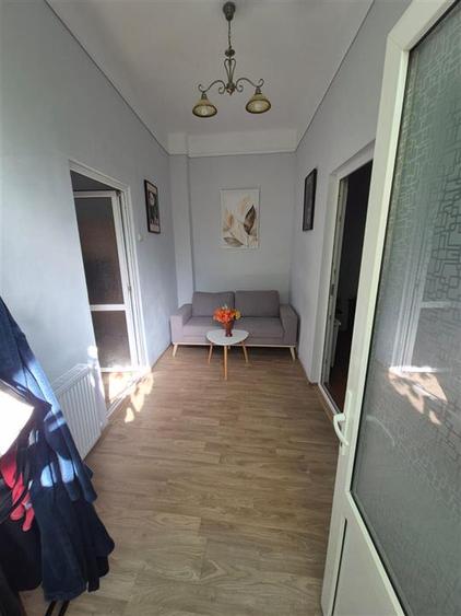 Casă cu 2 camere cu Teren 100 Mp în Central