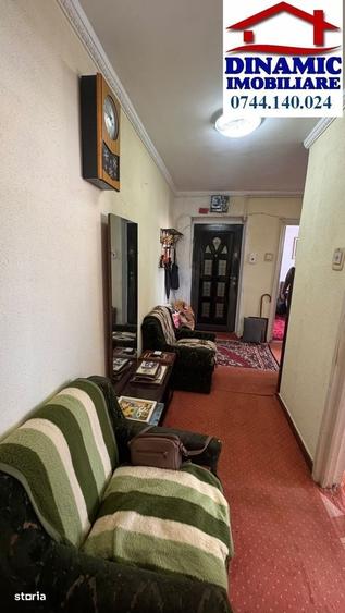 Ap 2 camere decomandat, etaj 3 Precista, zona Scoala 10, 49 000 Euro - 1