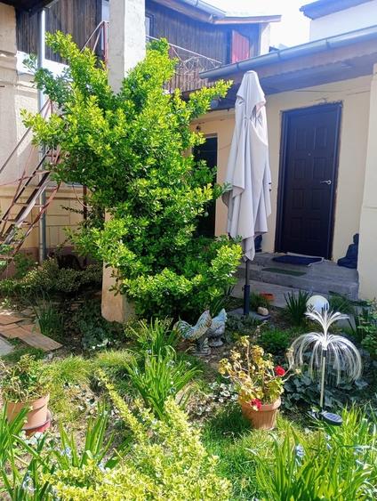 Casă cu 3 camere cu Teren 390 Mp în Jiului