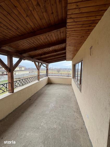 Casă cu 4 camere cu Teren 1433 Mp în Burdea