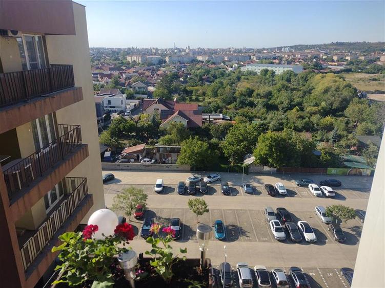 Apartament cu 3 camere decomandat în Nufărul