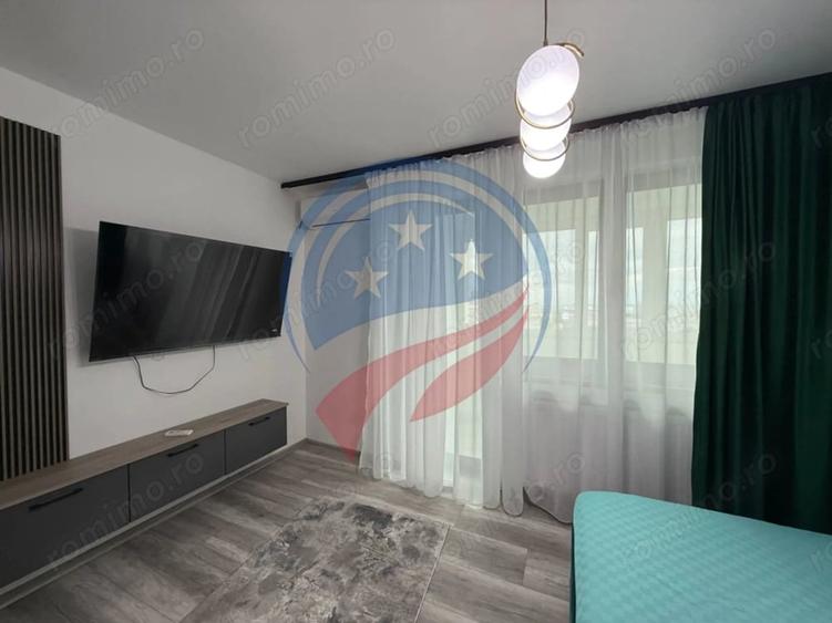 Apartament cu 4 camere semidecomandat, mobilat în Ultracentral