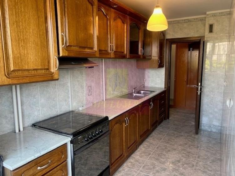 Apartament cu 4 camere decomandat în Unirii