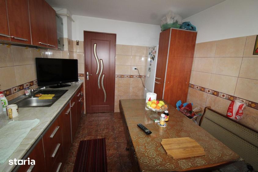 Apartament cu 3 camere în 9 Mai