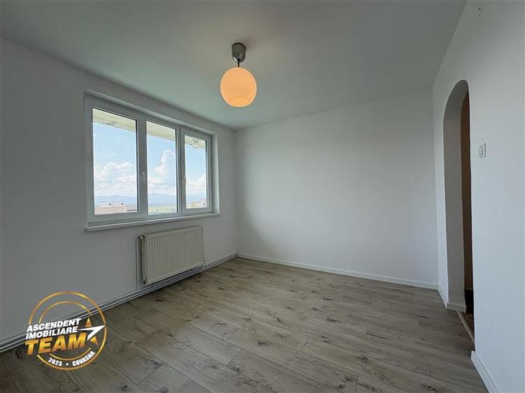 Apartament cu 2 camere decomandat în Simeria