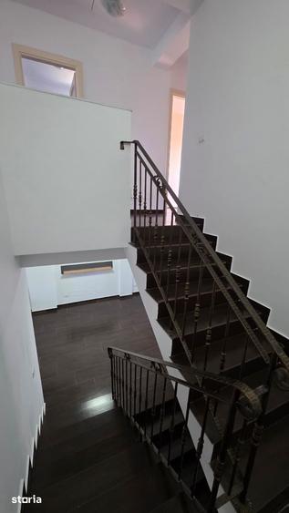 Casă cu 6 camere cu Teren 231 Mp în Obor