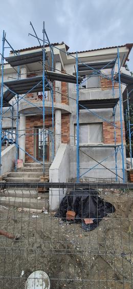 Casă individuală cu 5 camere cu Canalizare în Dezmir