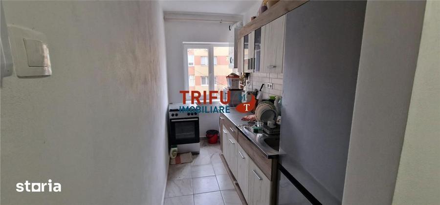 Apartament cu 2 camere semidecomandat în Lipoveni