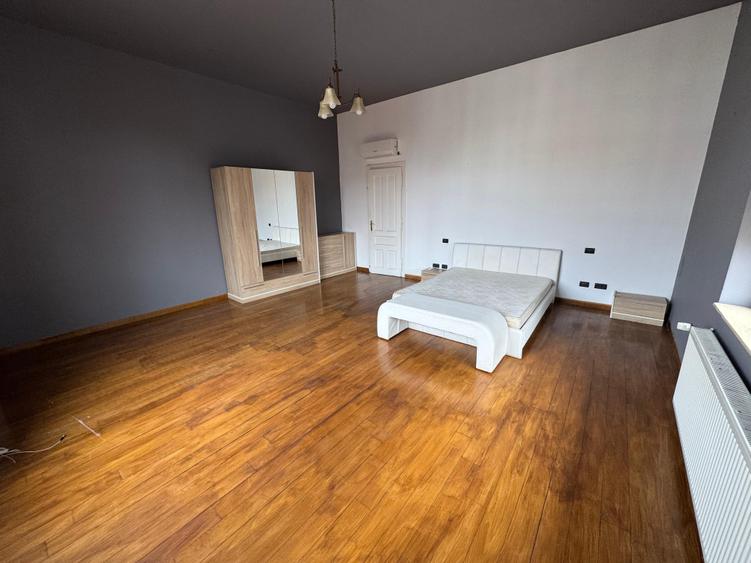Apartament cu 3 camere în P-ța Victoriei