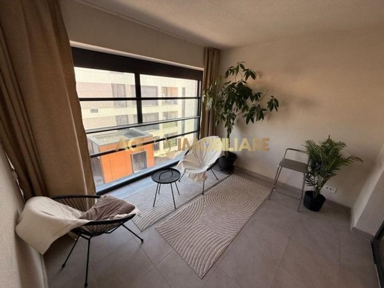 Apartament cu 3 camere decomandat, mobilat în Titan