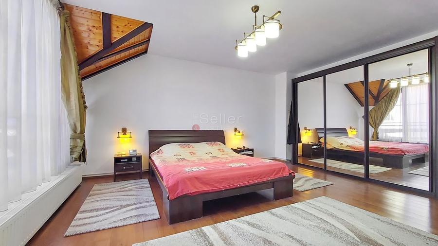 Casă individuală cu 5 camere cu Teren 425 Mp în Florilor