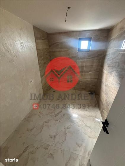 Casă cu 8 camere cu Teren 300 Mp în Central