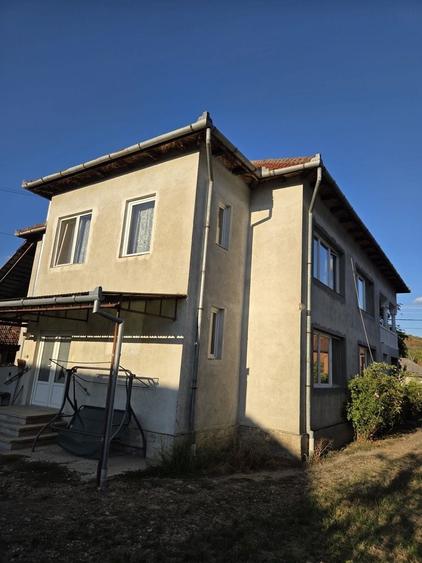 Casă cu 4 camere în Gurahonț