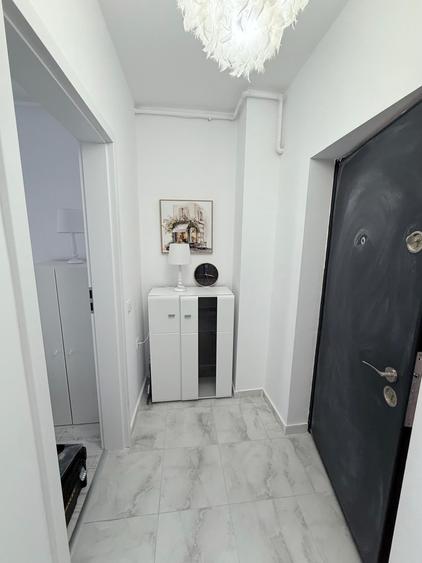 Apartament cu 2 camere semidecomandat în Militari