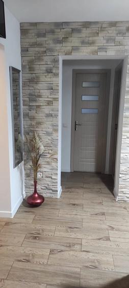 Apartament cu 3 camere decomandat în Malu Roșu