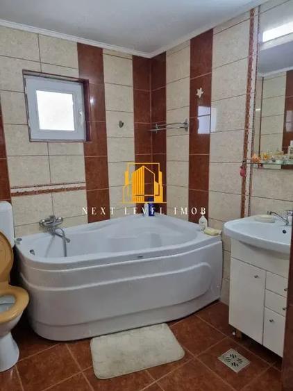 Casă cu 4 camere cu Teren 1000 Mp în Central