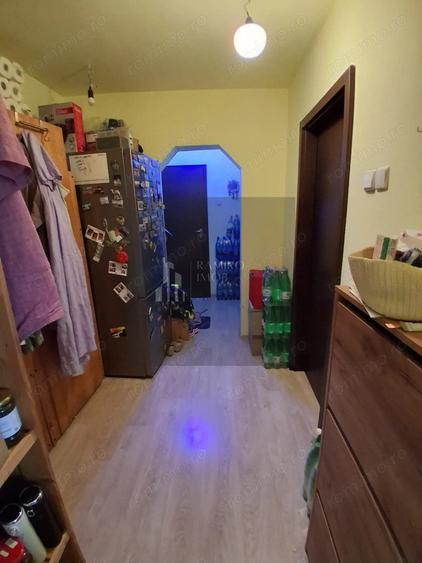 Apartament cu 3 camere semidecomandat în Gorjului