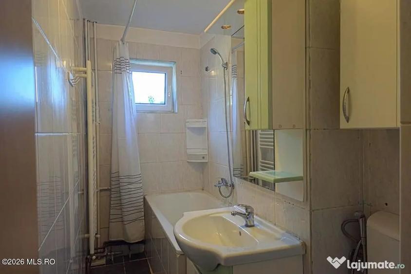 Apartament cu 4 camere semidecomandat în Cetății