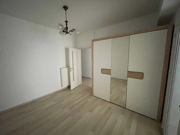 Apartament cu 2 camere decomandat în Pajura