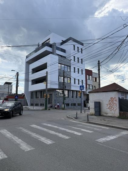 Spațiu comercial, de 1,000 mp, în Central
