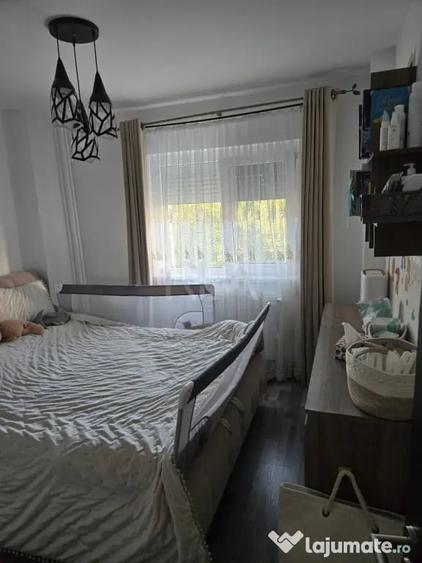 Apartament cu 3 camere semidecomandat în Dristor
