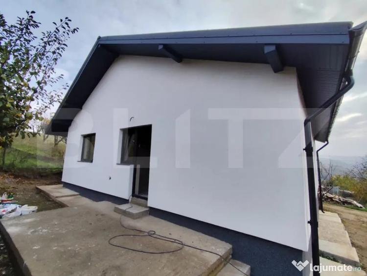 Casă cu 3 camere cu Teren 450 Mp în Tomești