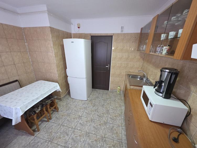 Apartament cu 3 camere decomandat în Găvana