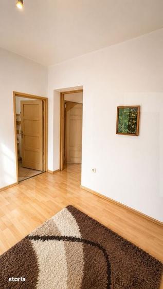 Casă cu 8 camere cu Teren 688 Mp în Pârneava