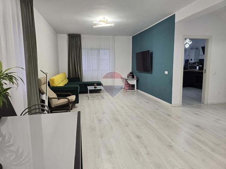 Casă individuală cu 4 camere cu Teren 270 Mp în Est