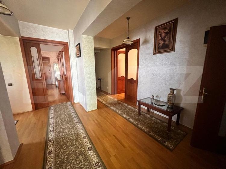 Casă individuală cu 11 camere cu Piscina în Bariera Vâlcii