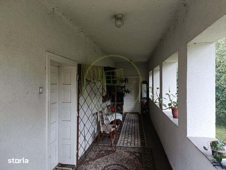Casă cu 3 camere decomandat în Hodac