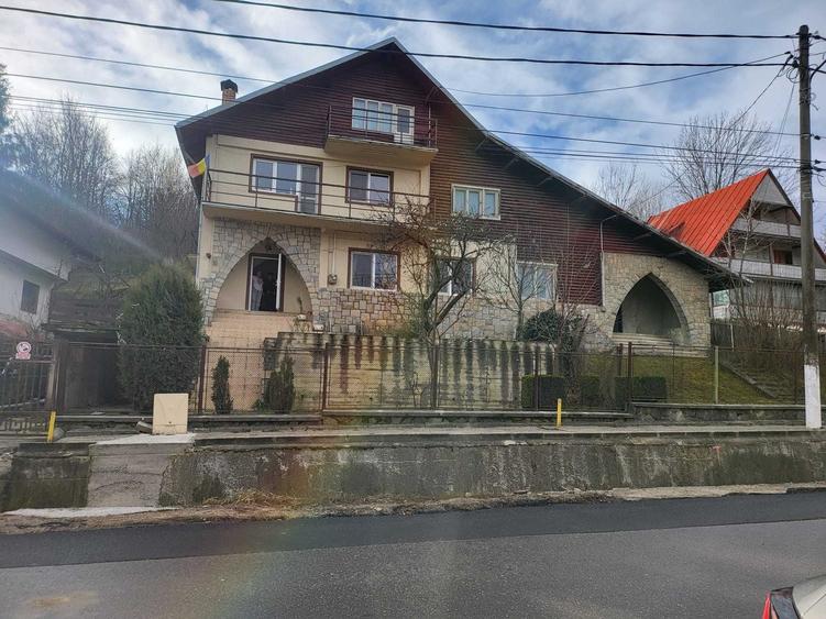 Casă cu 4 camere în Liceul Militar
