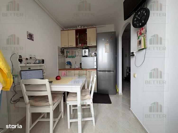 Apartament cu 3 camere decomandat în Tei