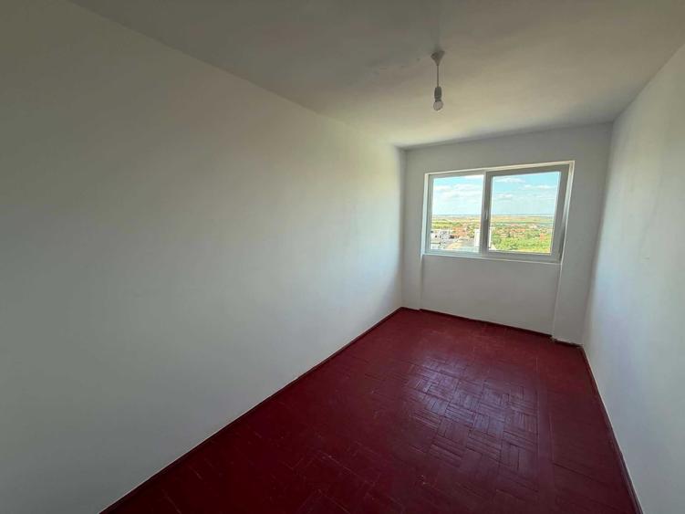 Apartament cu 3 camere semidecomandat în Central