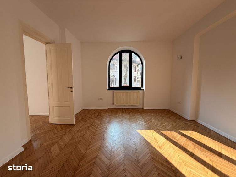 Spațiu comercial, de 250 mp, în Capitale