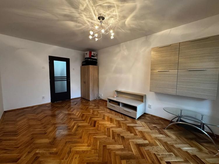 Apartament cu 3 camere circular în Tudor Vladimirescu