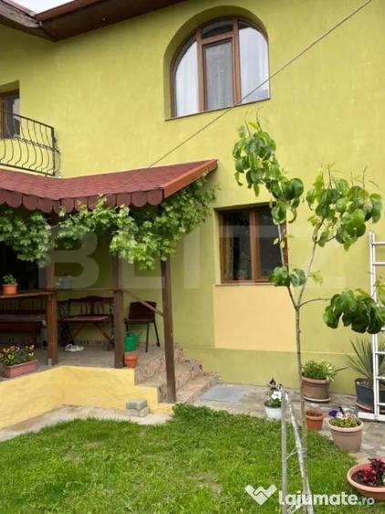 Casă cu 7 camere cu Teren 316 Mp în Central