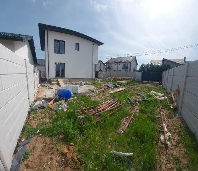 Casă cu 4 camere cu Teren 300 Mp în Vârteju