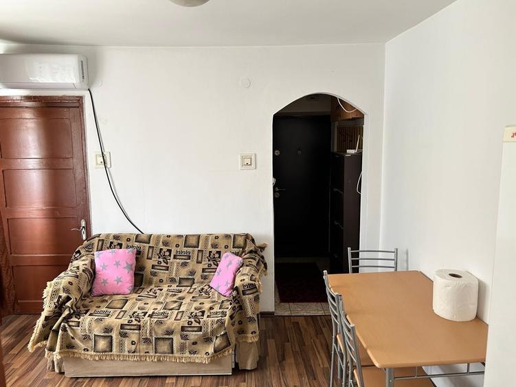 Apartament cu 2 camere semidecomandat, mobilat în Central