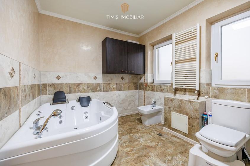Casă individuală cu 6 camere cu Canalizare în Giroc