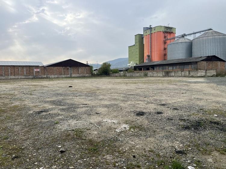 Spațiu comercial, în Mintia
