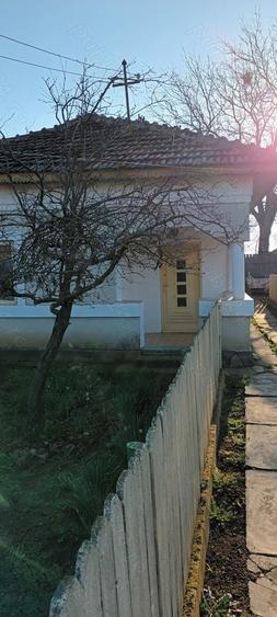 Casă cu 4 camere cu Teren 1184 Mp în Central